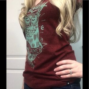 Hurley M owl daydreamer maroon tee